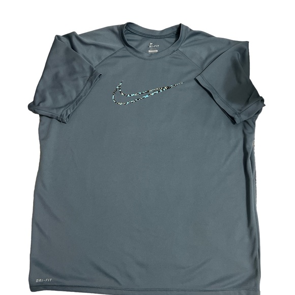 Nike dry fit short sleeve shirt. Men size XXL. - Picture 2 of 13